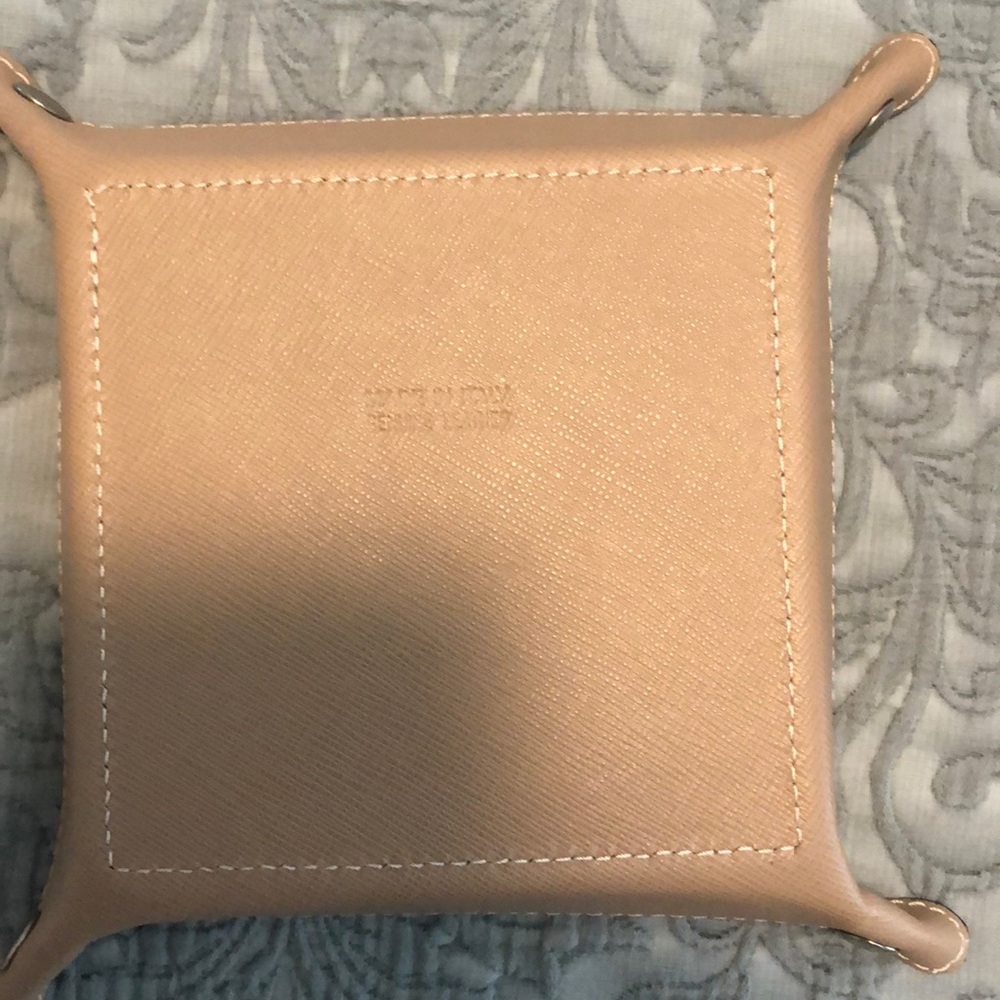 Watch holder - Picture 3 of 3